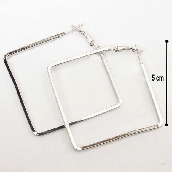 Beautiful golden square shape Fancy Metallic hoop earrings - Picture 6 of 6